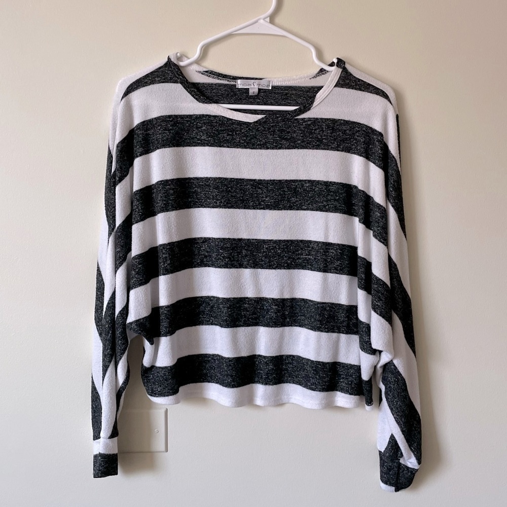 Moa‎ Moa Gray and White Striped Long Sleeved Sweater Pullover Women’s Soft